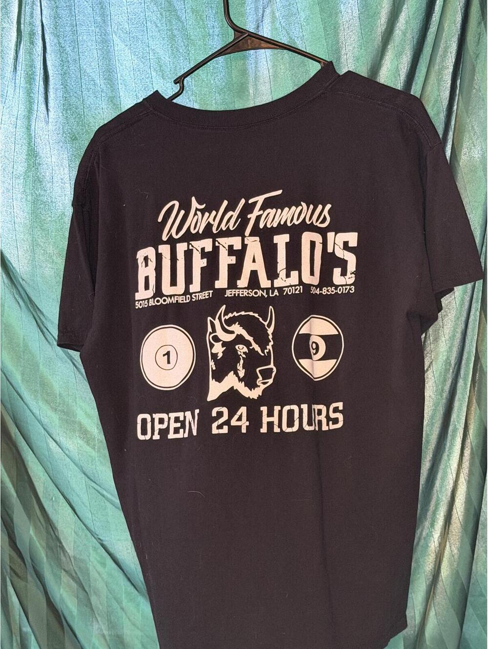 Gildan Black 'World Famous Buffalo's' Graphic T-Shirt Large